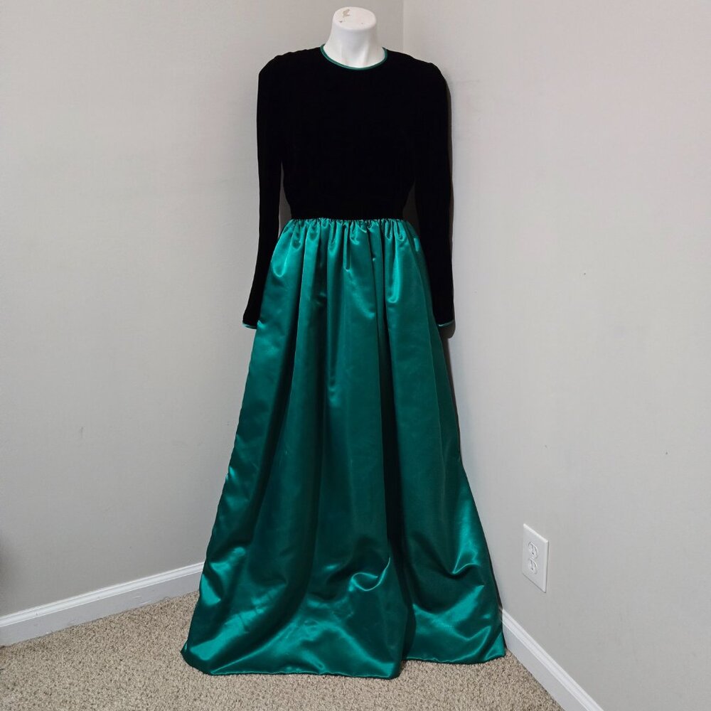 10 (fits 6-8) Early 90s(?) Vintage William Pearson Black Green Modest Gown Dress